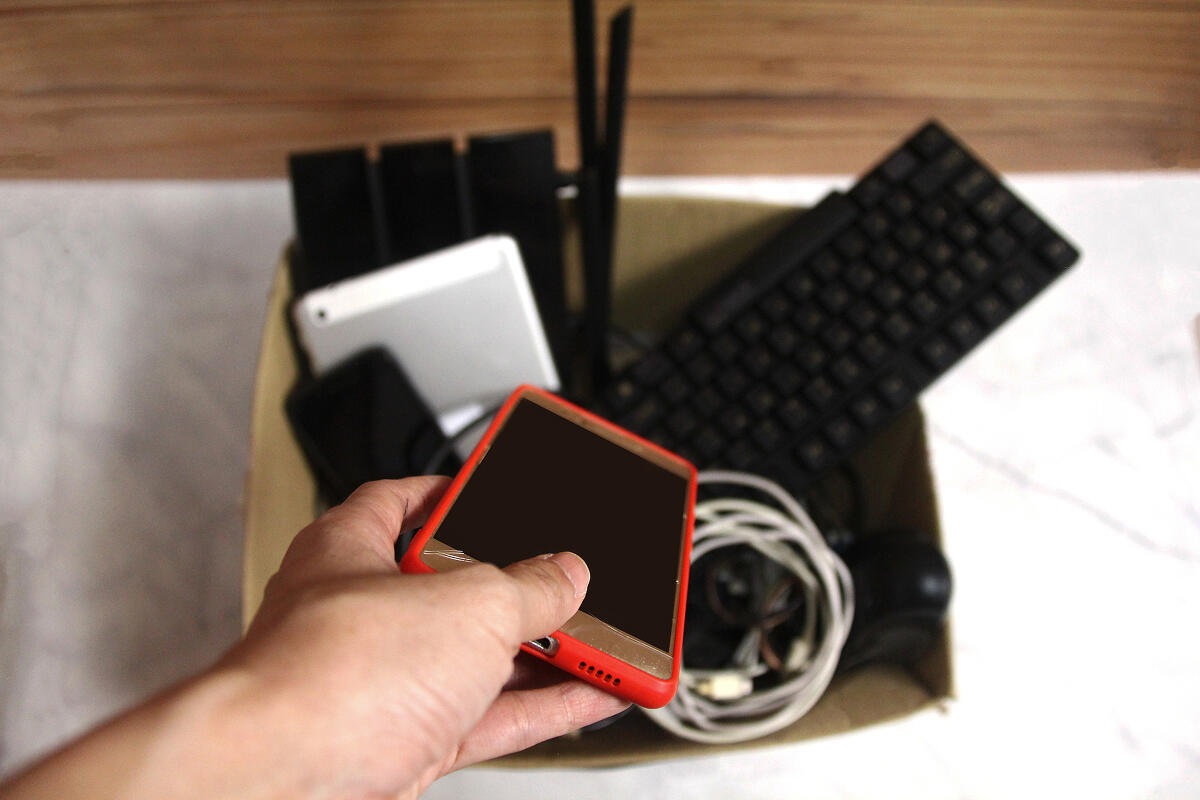 How to recycle a cell phone