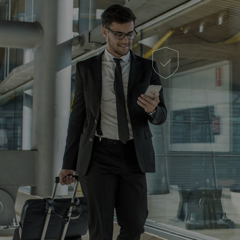 homme valise programme de protection