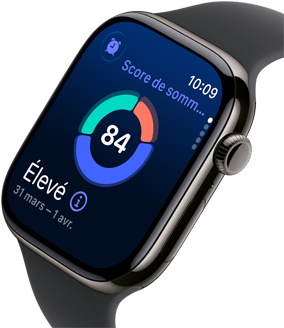Vue rapprochée d’une Apple Watch Series 11 au boîtier en titane ardoise, affichant le score de sommeil à l’écran