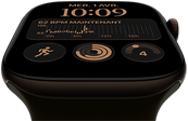 Apple Watch Series 12, boîtier en aluminium, couleur bronze foncé, cadran Modulaire, complications : jour et date, entraînements, anneaux d’activité, Apple Music, côté droit, couronne Digital Crown, bracelet sport, couleur olive