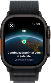 Apple Watch Ultra 3, noir, boîtier en titane, message « Continuez à pointer vers le satellite » devant l’image de la Terre avec un emplacement à l’écran, bracelet Alpin