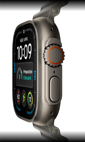 Apple Watch Ultra 4, boîtier en titane, couleur naturel, cadran d’horloge numérique, complications : préparation, fréquence cardiaque, entraînements, température, côté droit, couronne Digital Crown, bouton latéral surélevé, bracelet Océan, couleur gris translucide